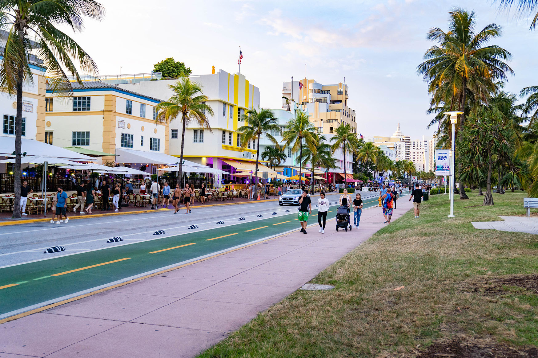 South Beach People Getting Around Miami Beach